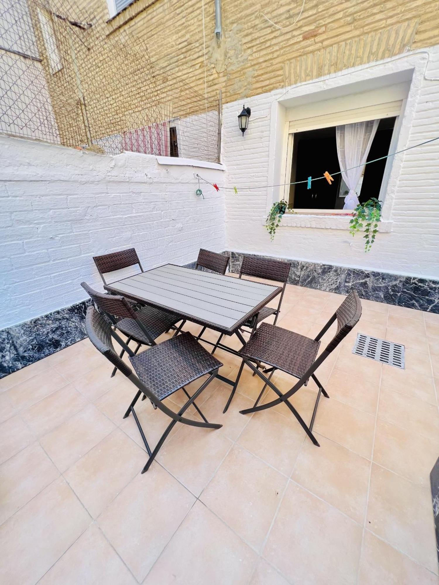 Apartamento Betty Apartment Сарагоса Екстериор снимка